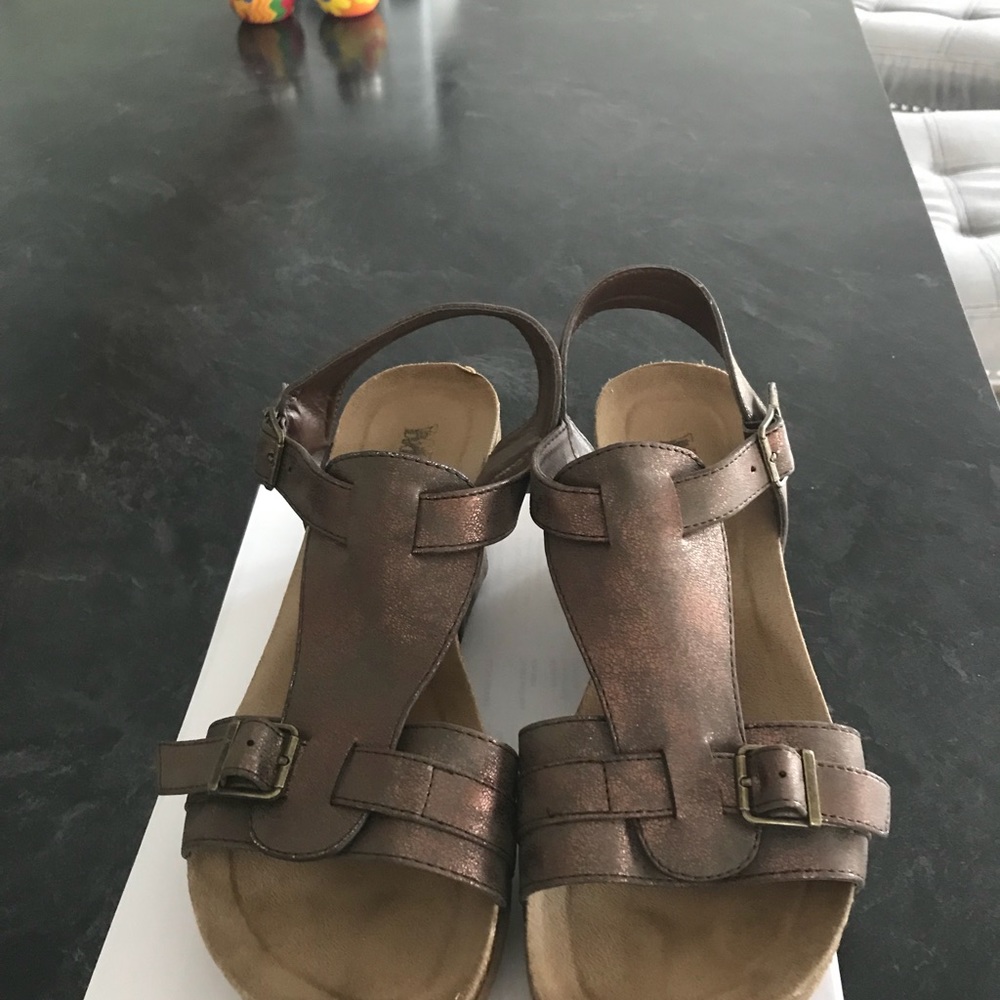 Size 9 platform sandals